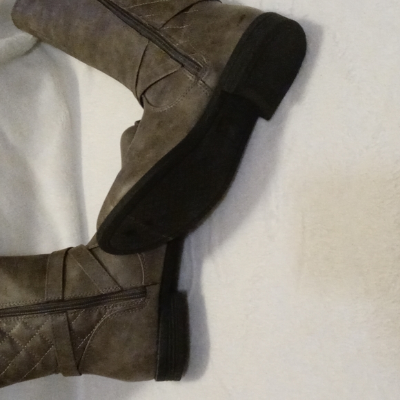 Gray boots - Picture 2 of 4